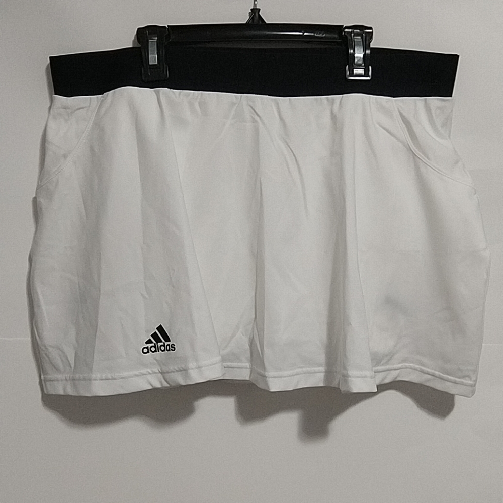 Adidas skort White & black size L EUC